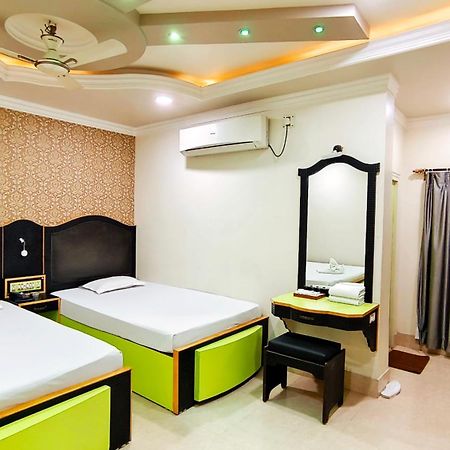 Hotel Samrat Baharampur Екстер'єр фото