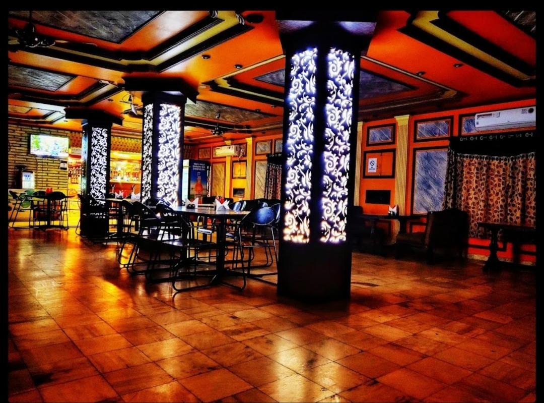 Hotel Samrat Baharampur Екстер'єр фото