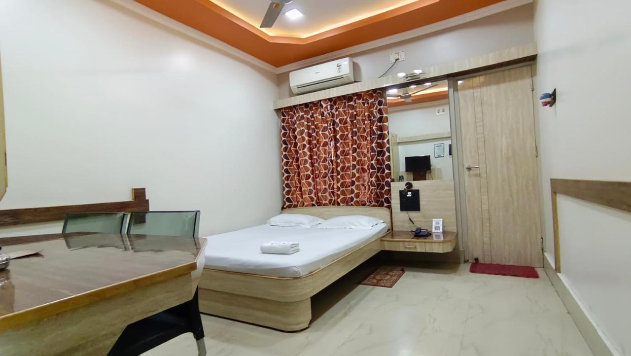 Hotel Samrat Baharampur Екстер'єр фото