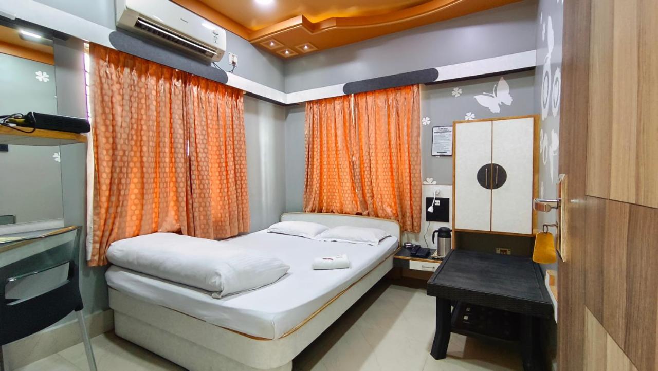 Hotel Samrat Baharampur Екстер'єр фото