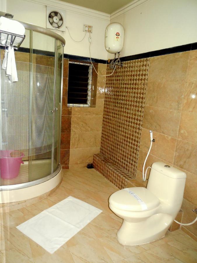 Hotel Samrat Baharampur Екстер'єр фото