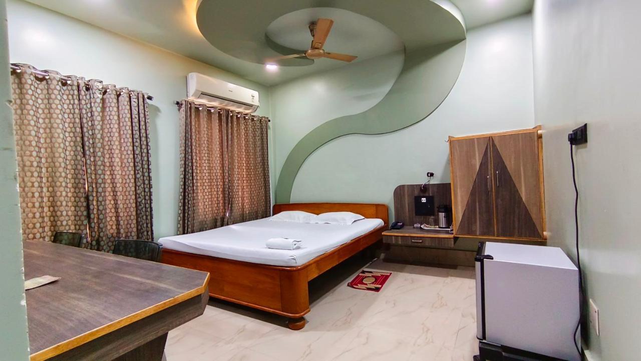 Hotel Samrat Baharampur Екстер'єр фото