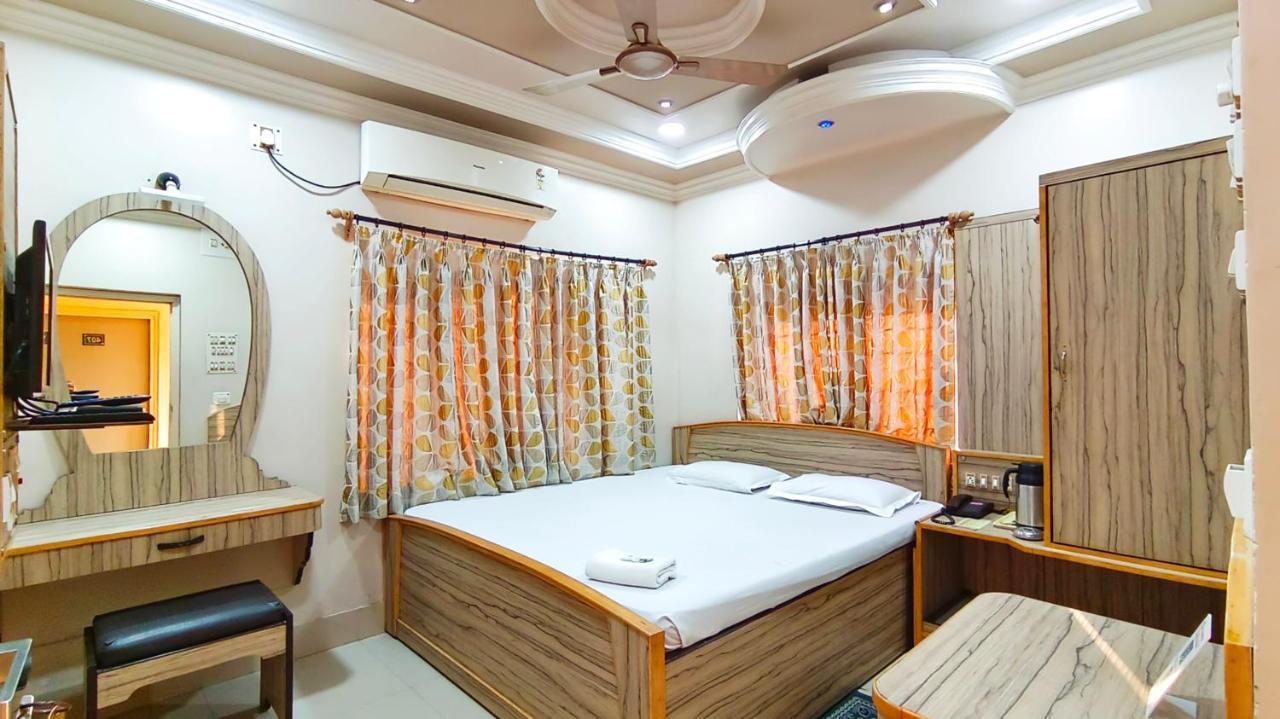 Hotel Samrat Baharampur Екстер'єр фото