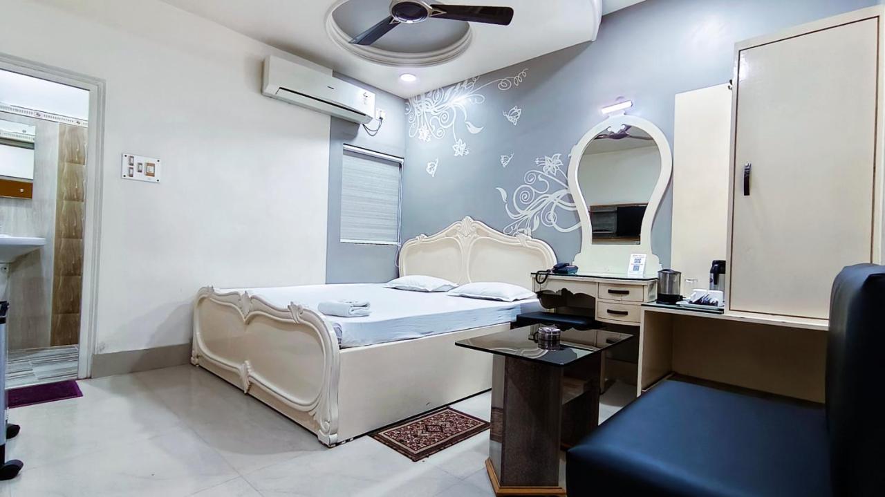 Hotel Samrat Baharampur Екстер'єр фото