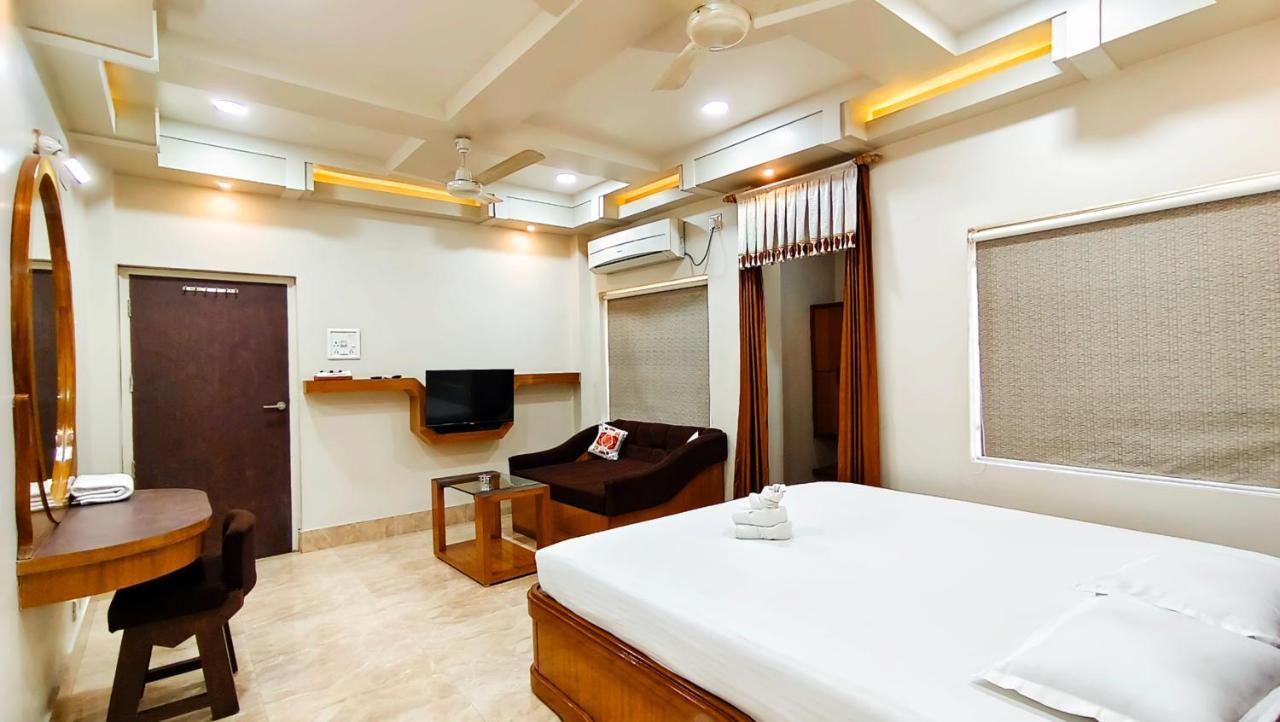 Hotel Samrat Baharampur Екстер'єр фото