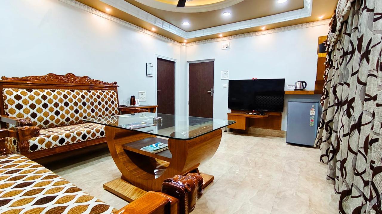 Hotel Samrat Baharampur Екстер'єр фото