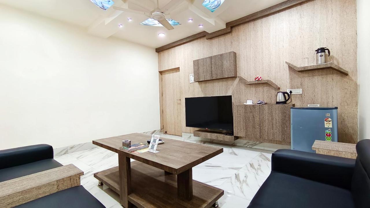 Hotel Samrat Baharampur Екстер'єр фото