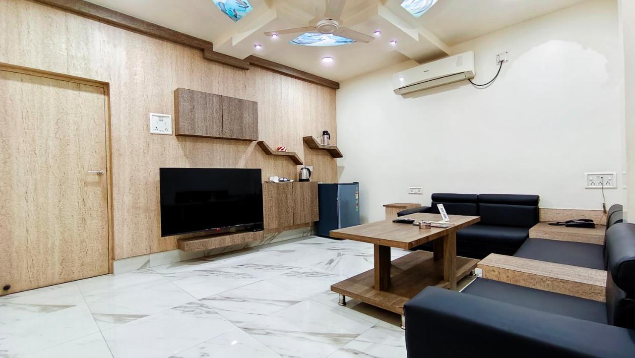 Hotel Samrat Baharampur Екстер'єр фото