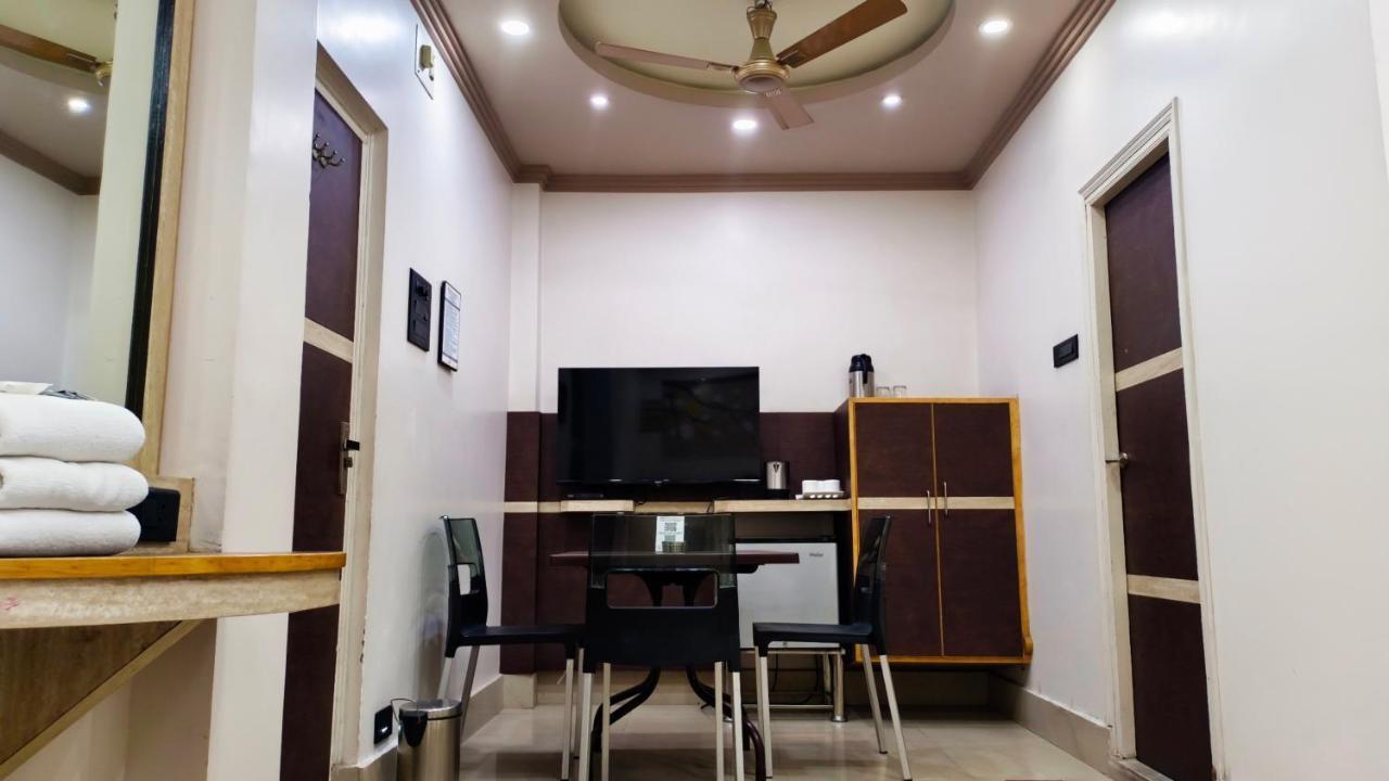 Hotel Samrat Baharampur Екстер'єр фото
