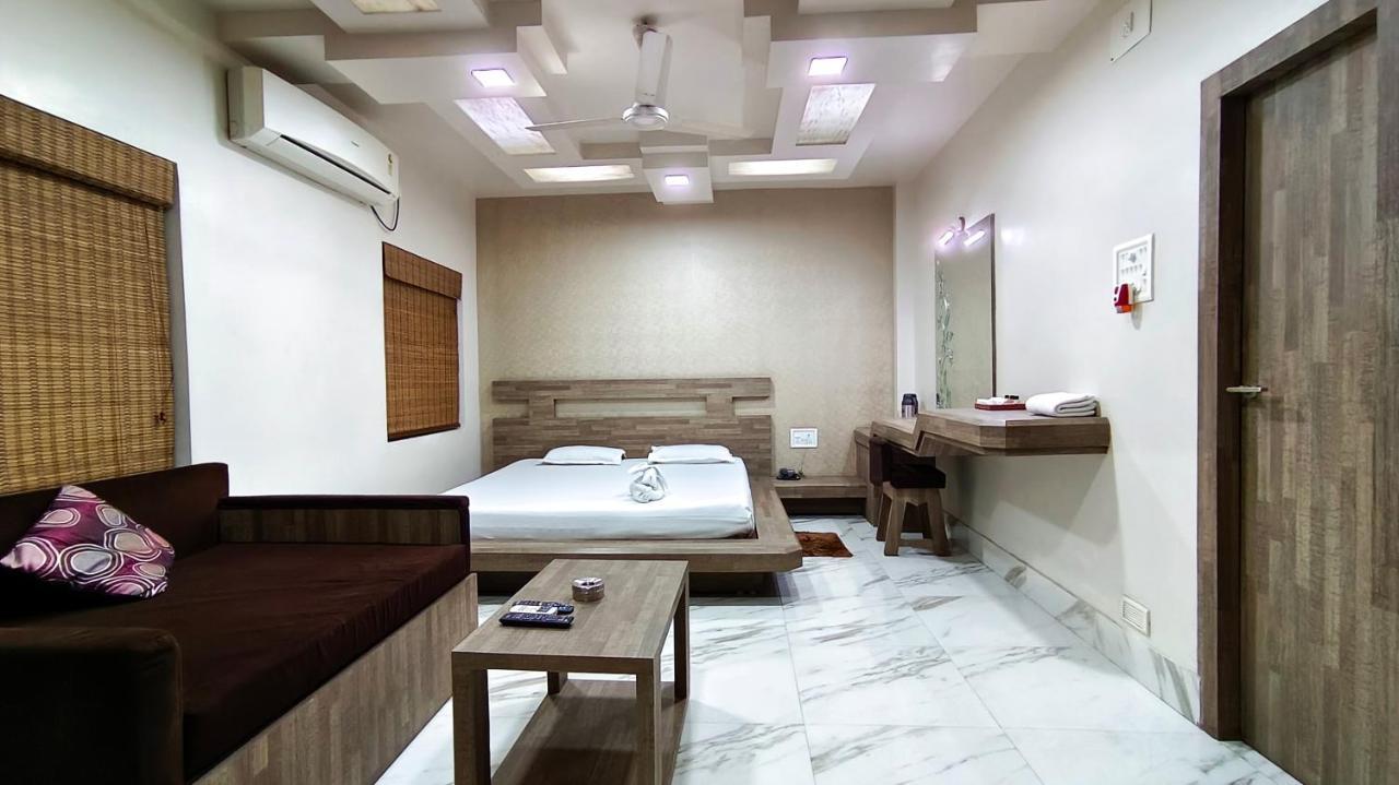 Hotel Samrat Baharampur Екстер'єр фото