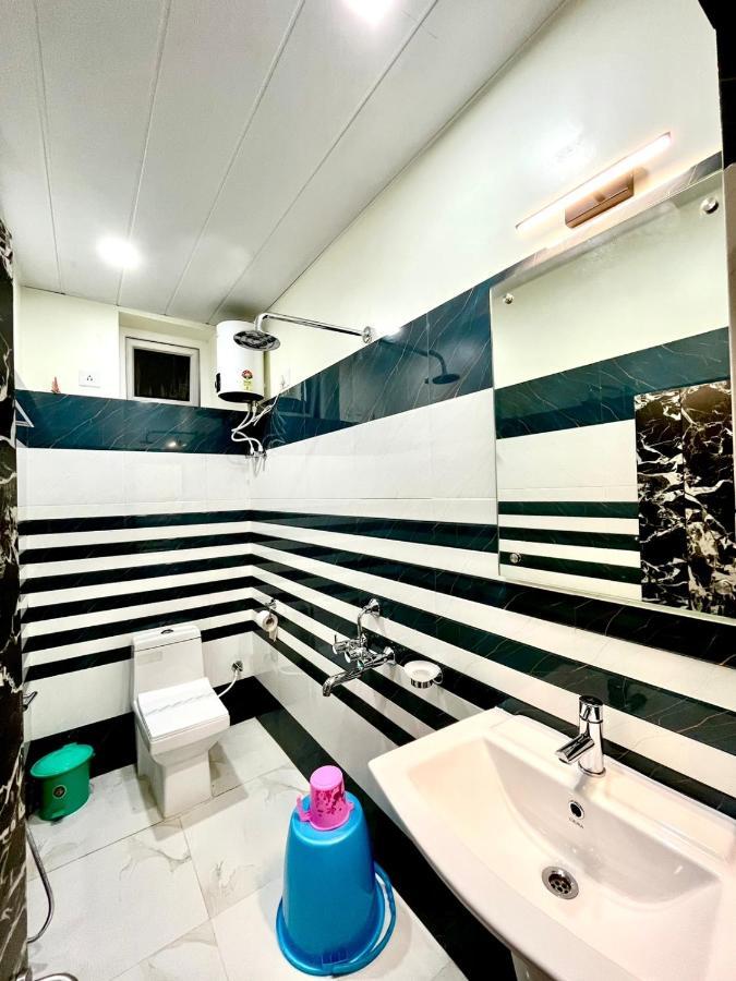 Hotel Samrat Baharampur Екстер'єр фото