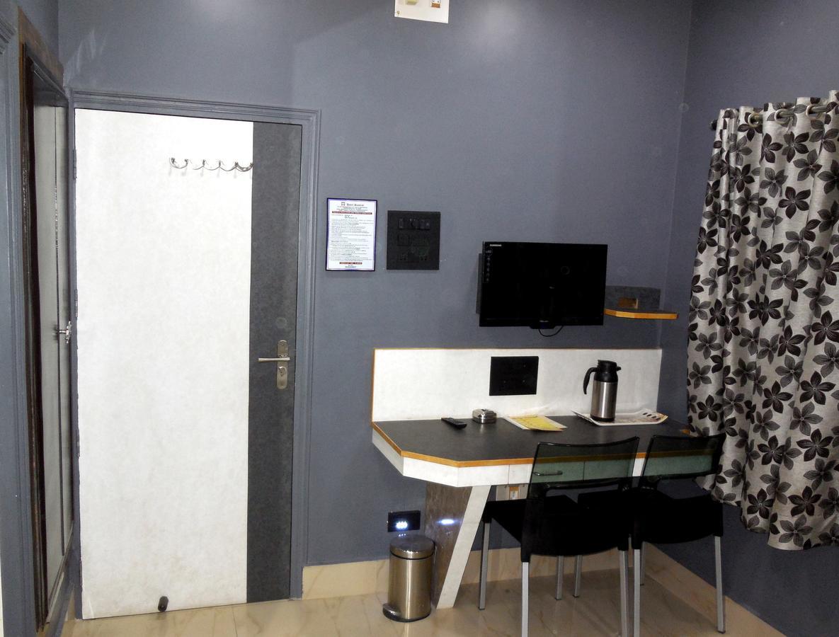 Hotel Samrat Baharampur Екстер'єр фото