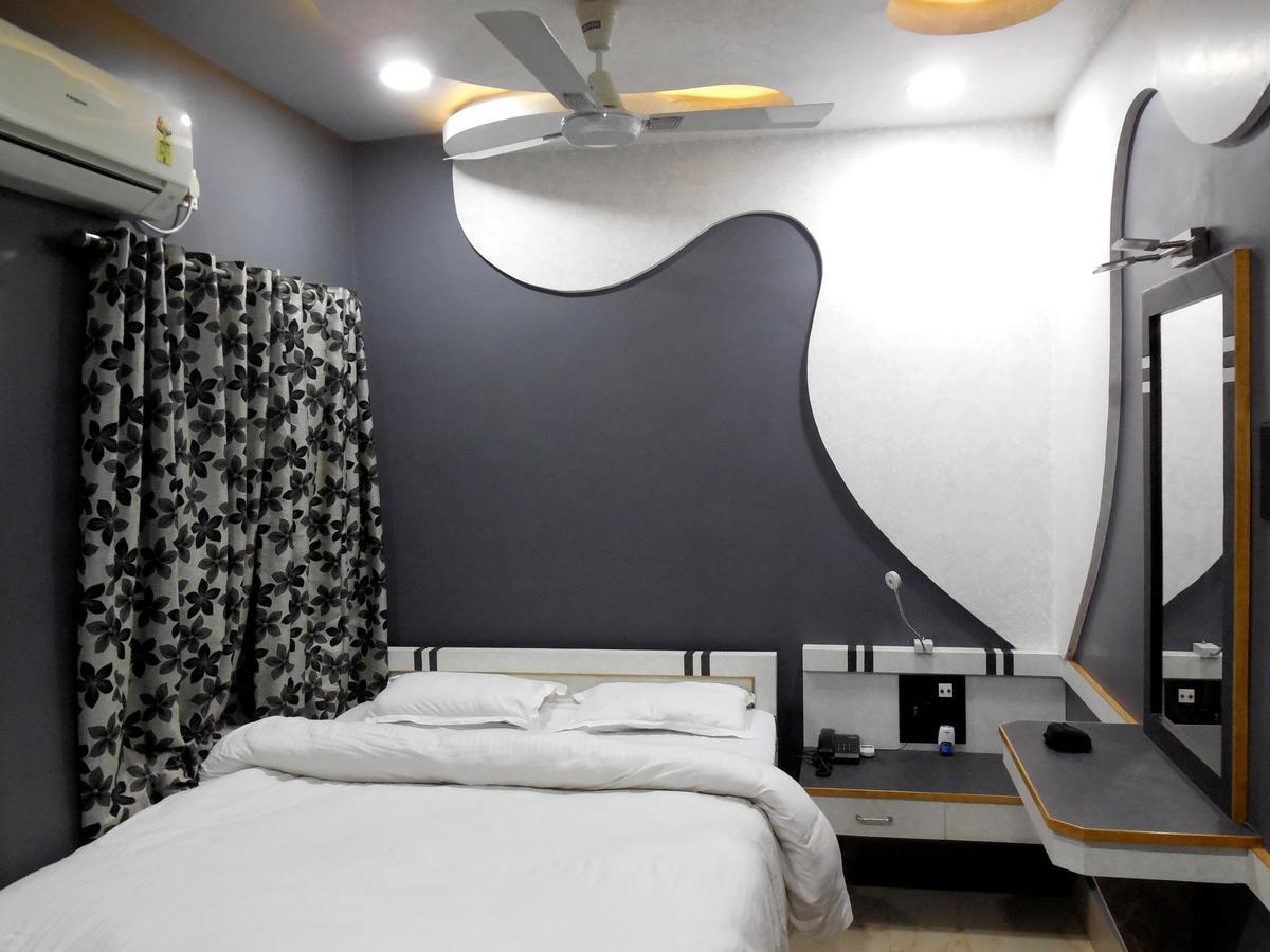 Hotel Samrat Baharampur Екстер'єр фото