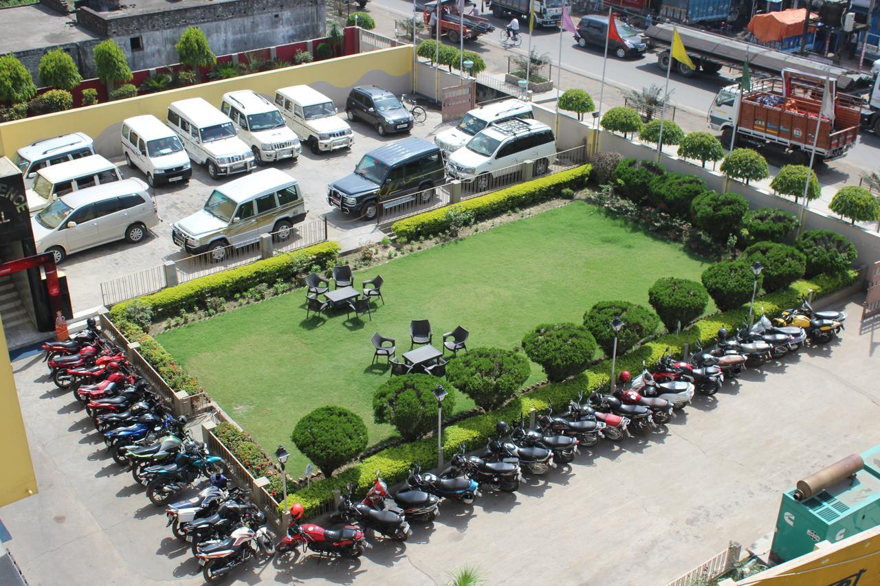 Hotel Samrat Baharampur Екстер'єр фото
